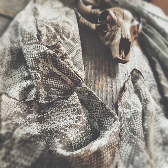 Snake Pattern Wrap - Picture 3 of 8